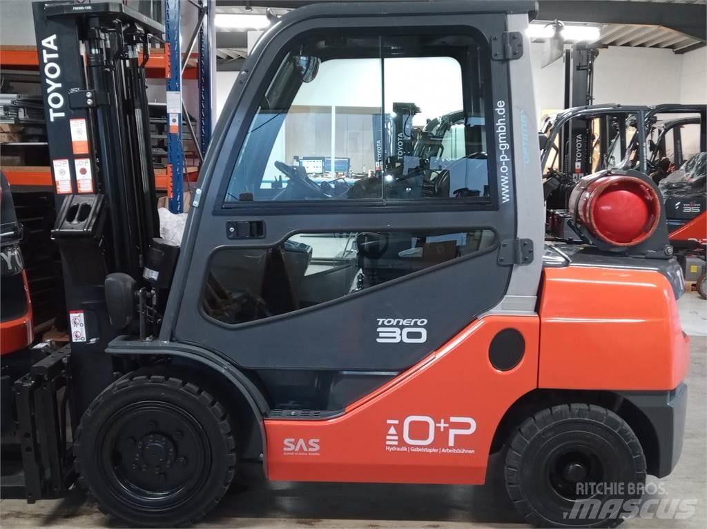 Toyota 02-8FGF30 LPG trucks