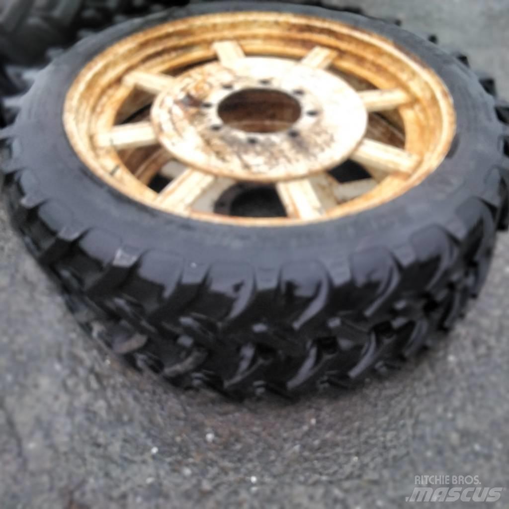 BKT 9.5R36 Tires, wheels and rims