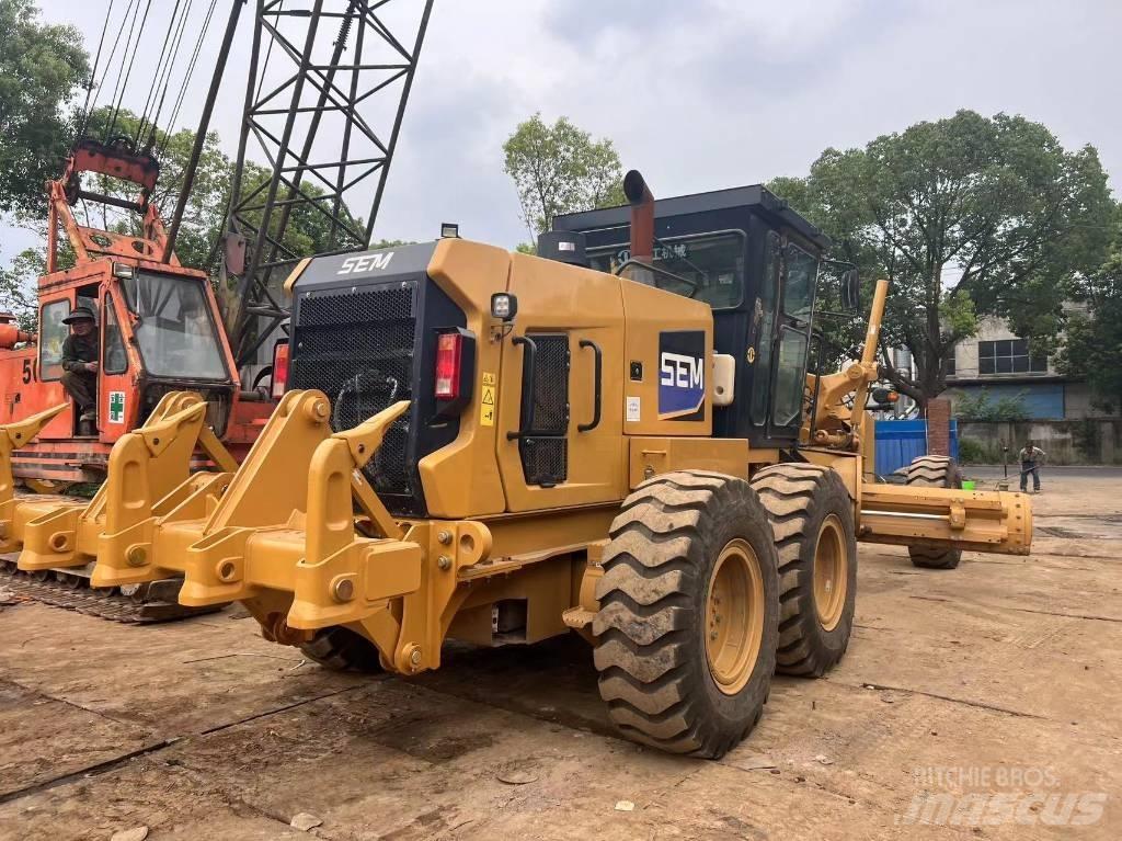 SEM 922F Motor Graders