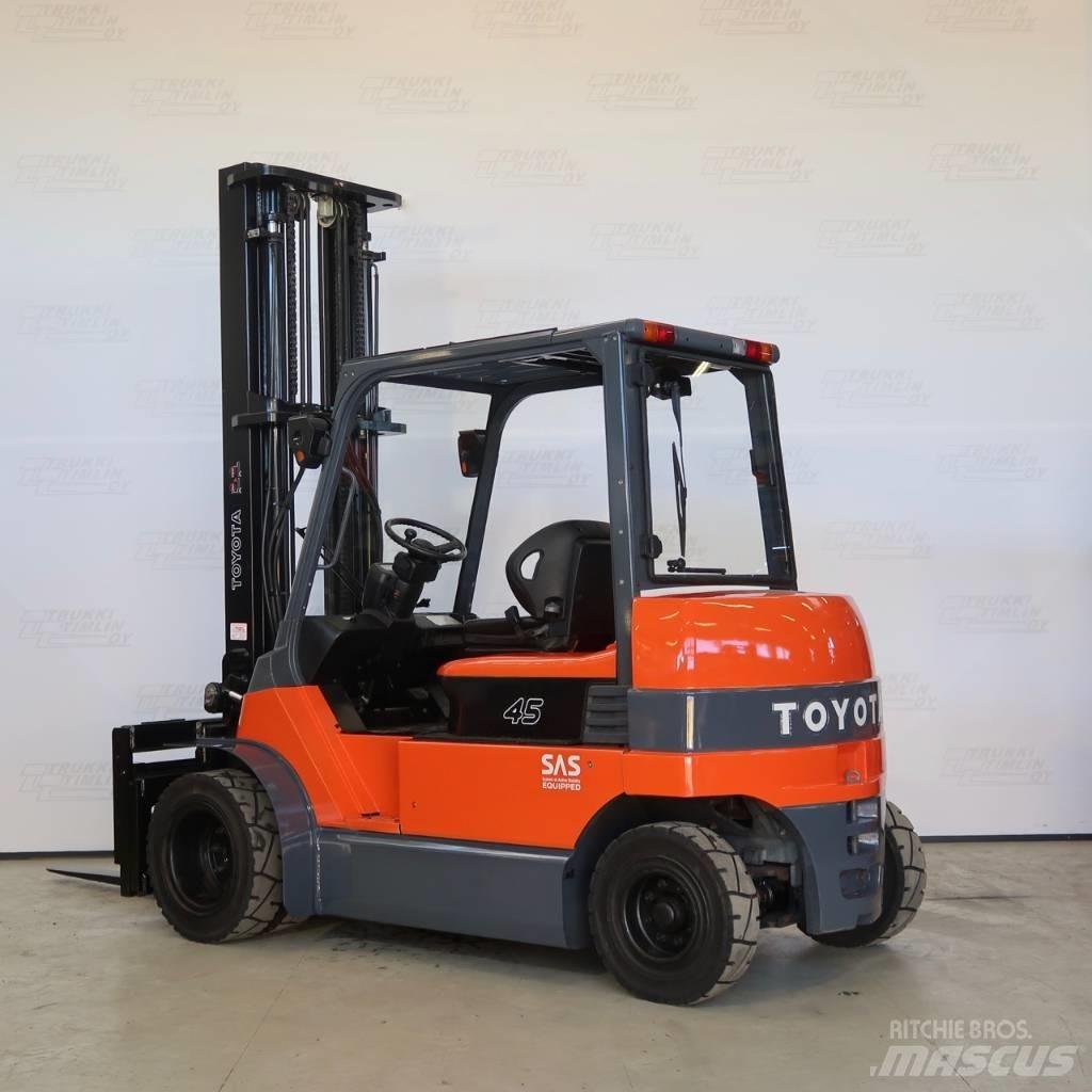 Toyota 7FBMF45 Electric Forklifts