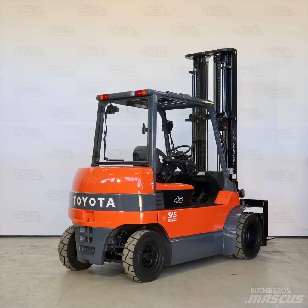 Toyota 7FBMF45 Electric Forklifts
