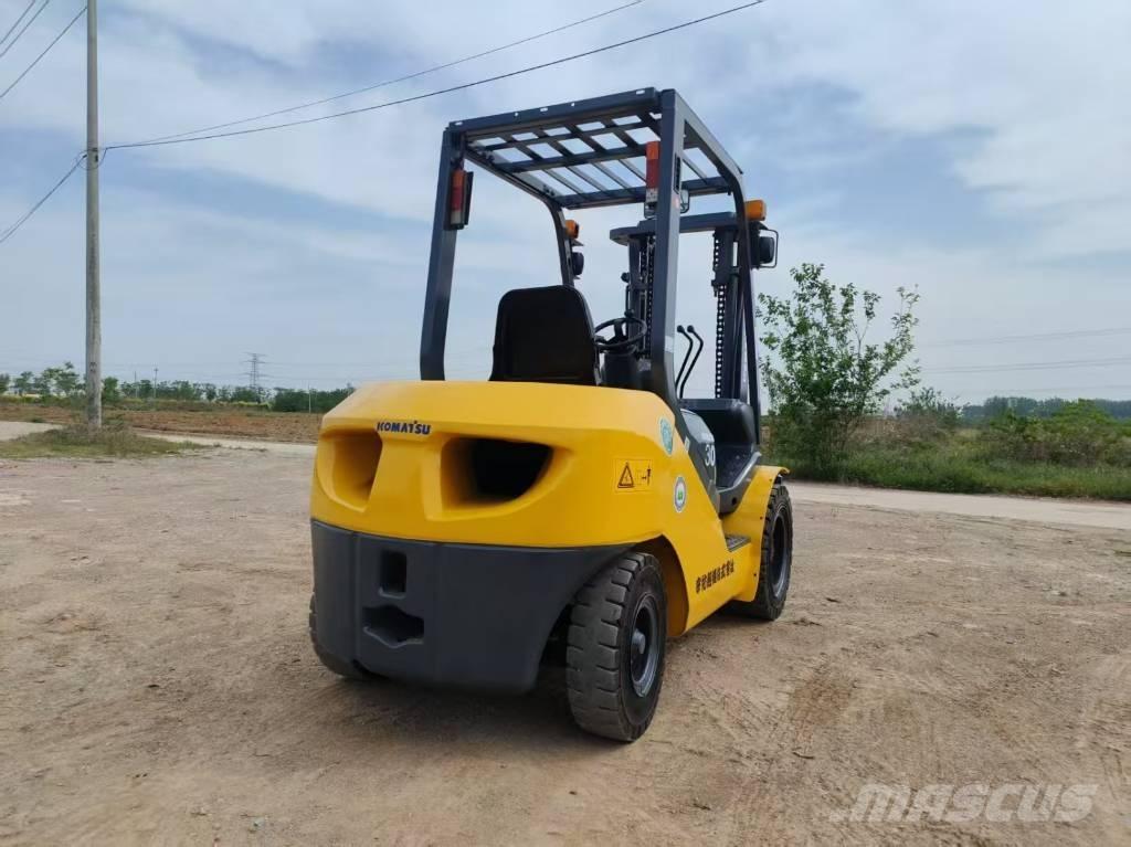 Komatsu 30 Diesel Forklifts
