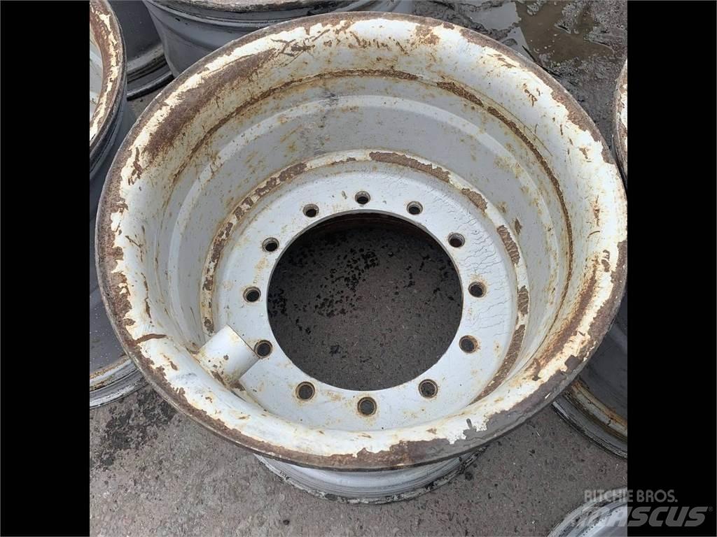 Gremo 1350 24x26,5 Tires, wheels and rims