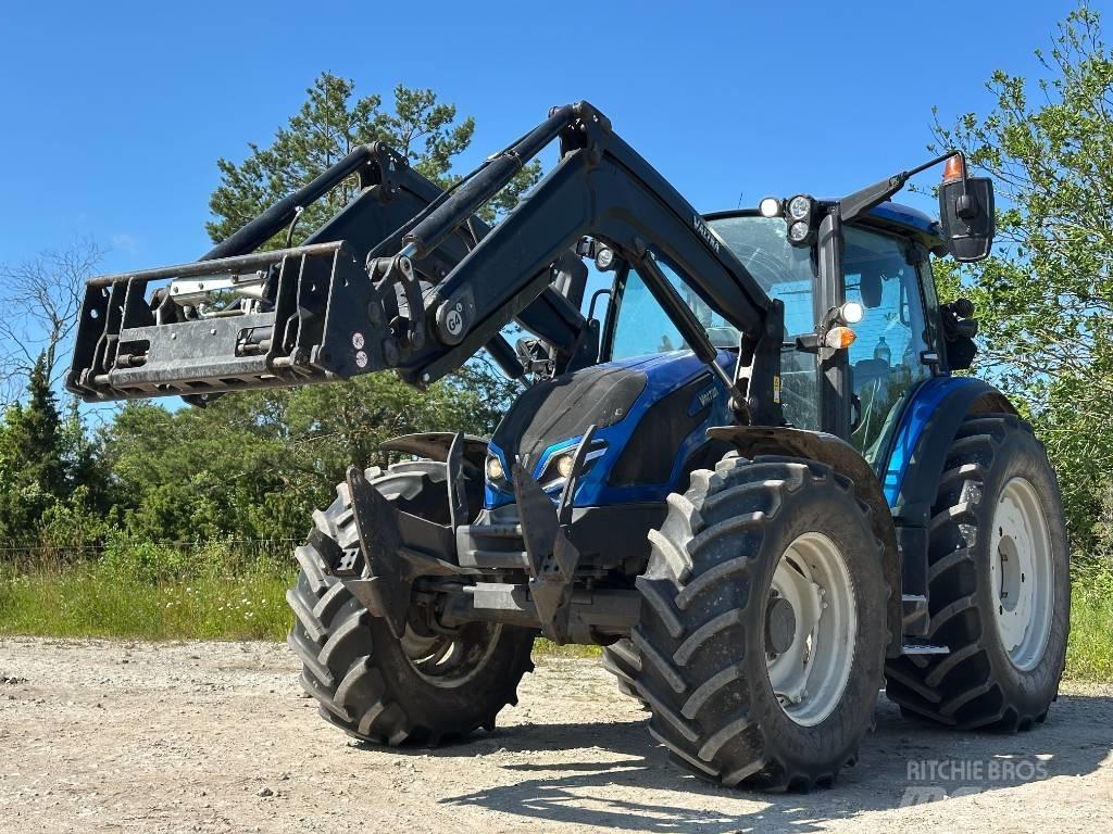 Valtra G 135 Versu Tractors