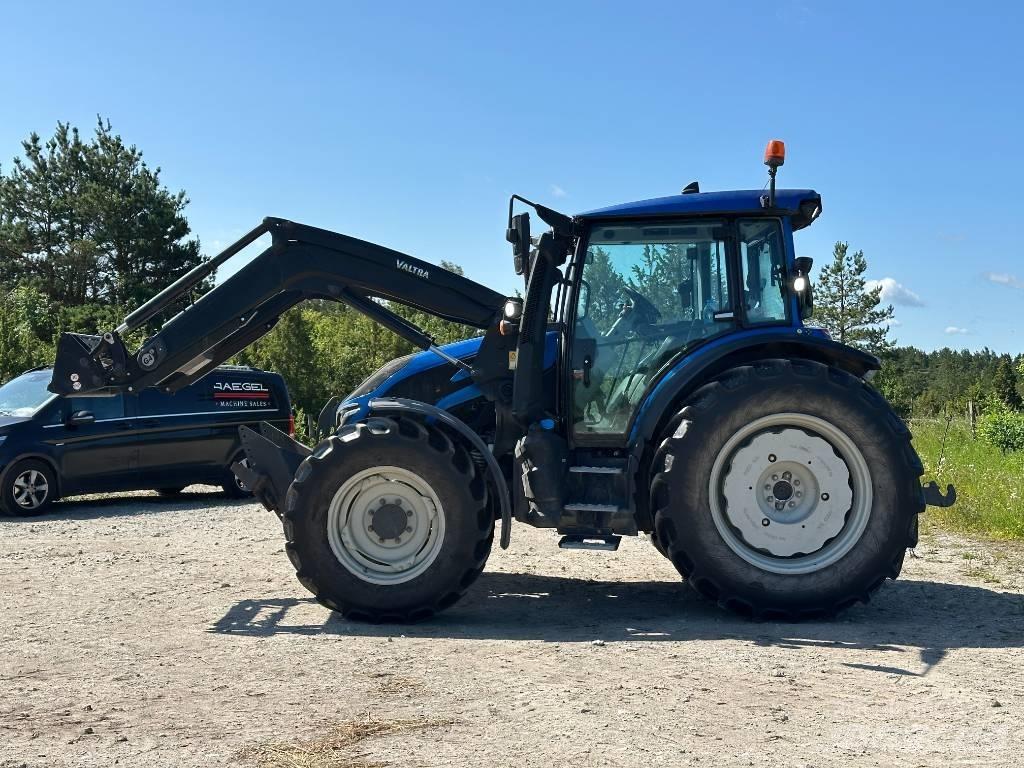 Valtra G 135 Versu Tractors