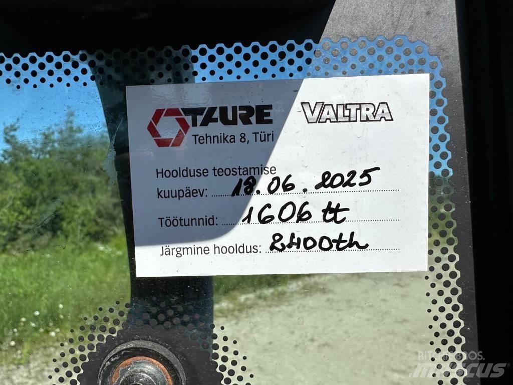 Valtra G 135 Versu Tractors
