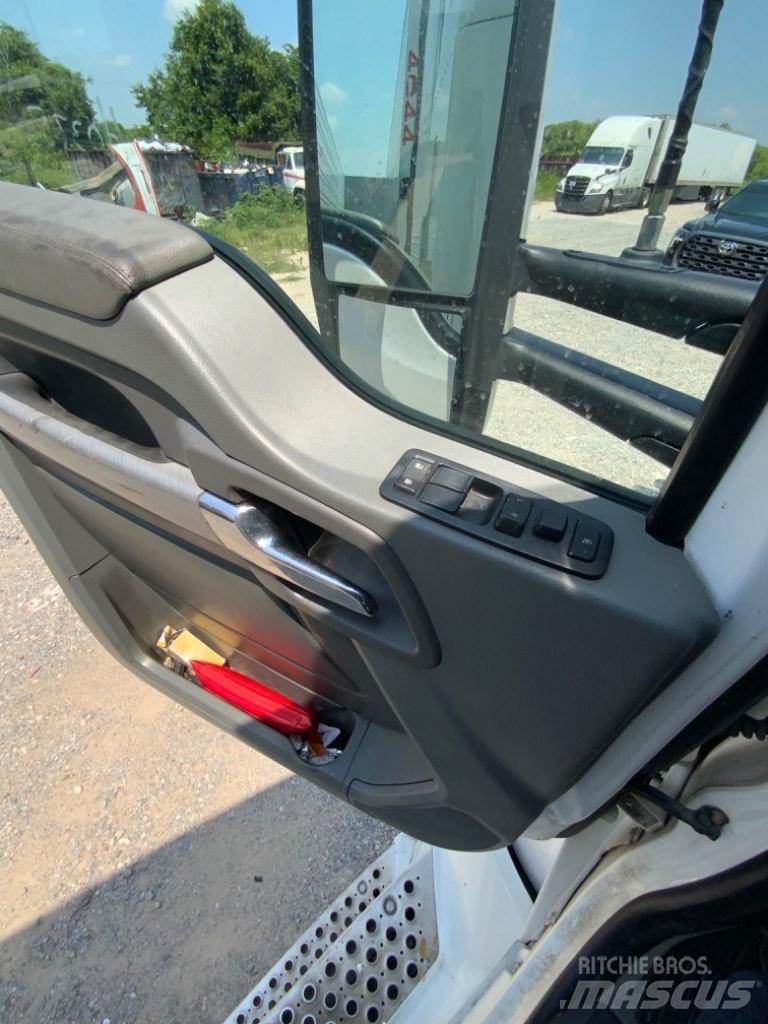 Kenworth T 680 Conventional Trucks / Tractor Trucks