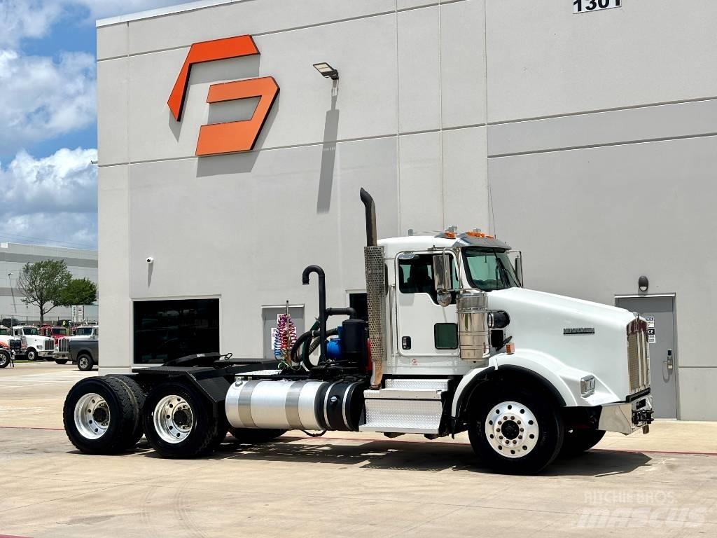 Kenworth T 800 Conventional Trucks / Tractor Trucks