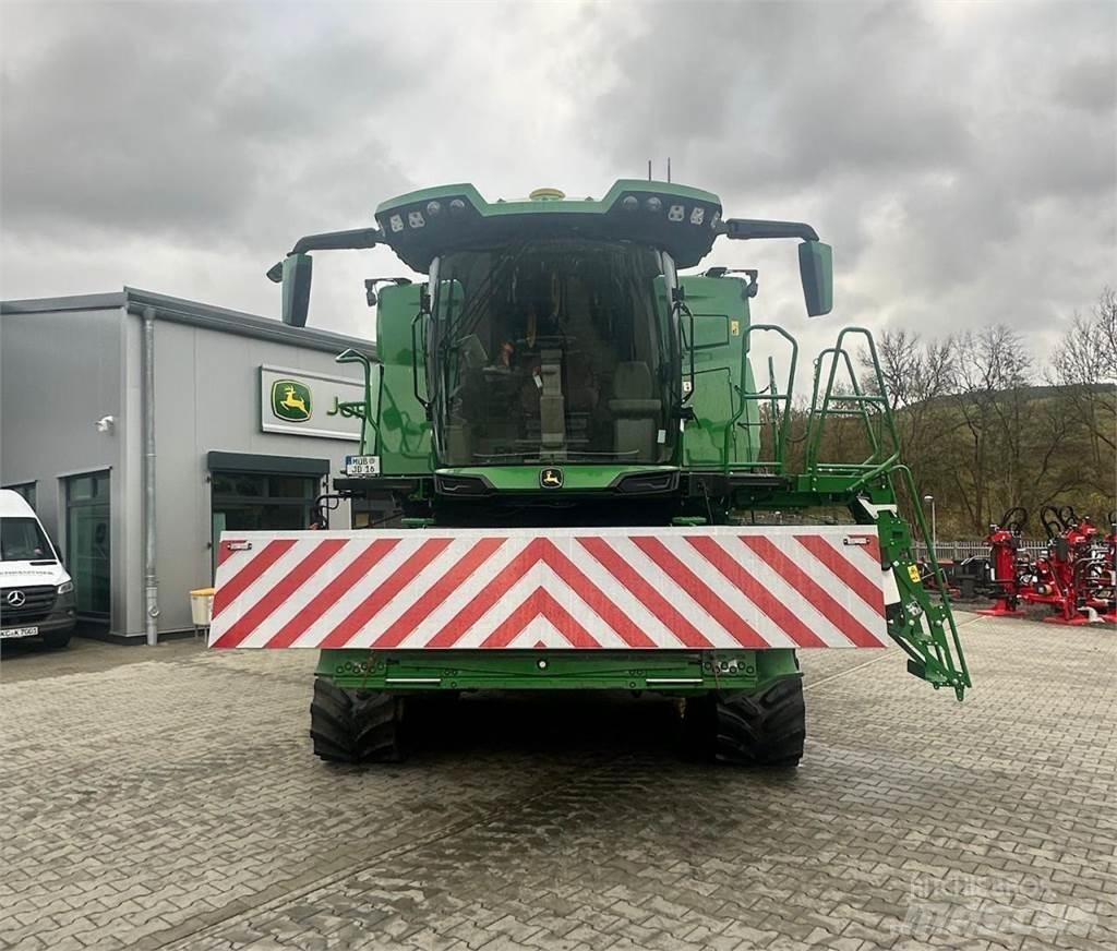 John Deere X9 - 1000 Combine Harvesters