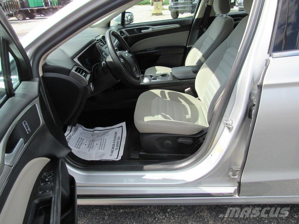 Ford Fusion Automobiles / SUVS