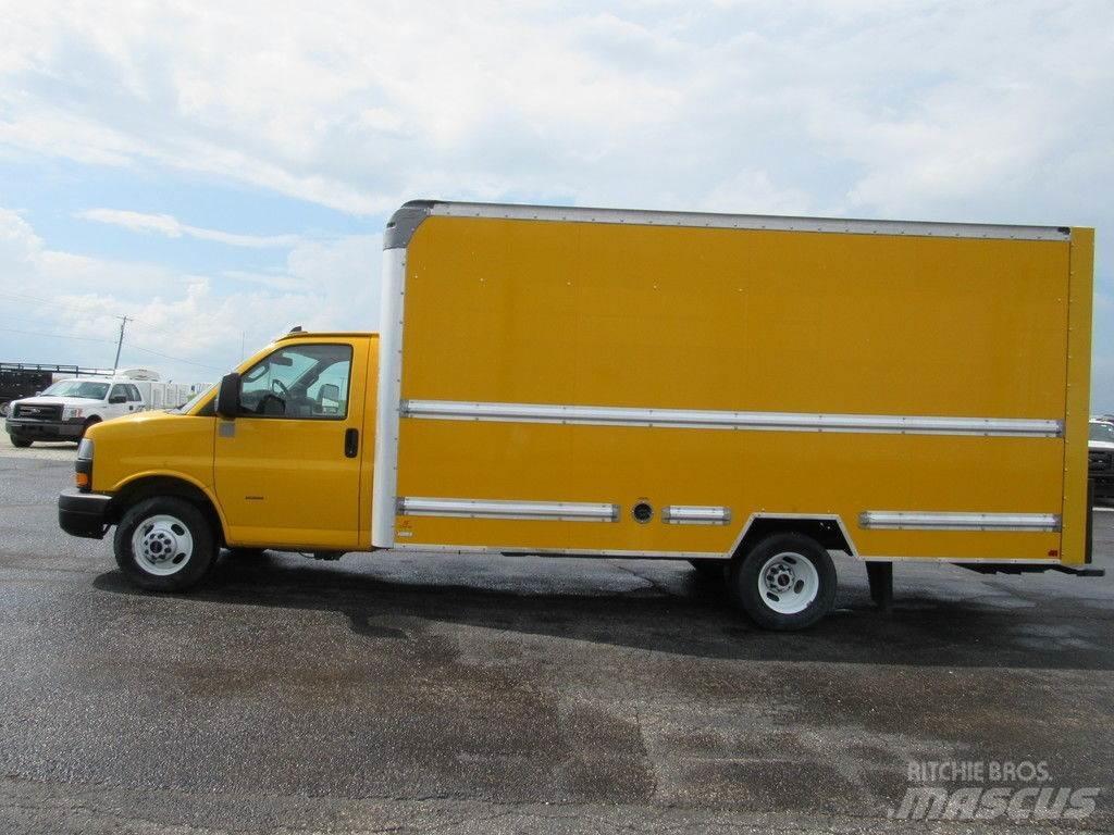 GMC Savana 3500 Box trucks