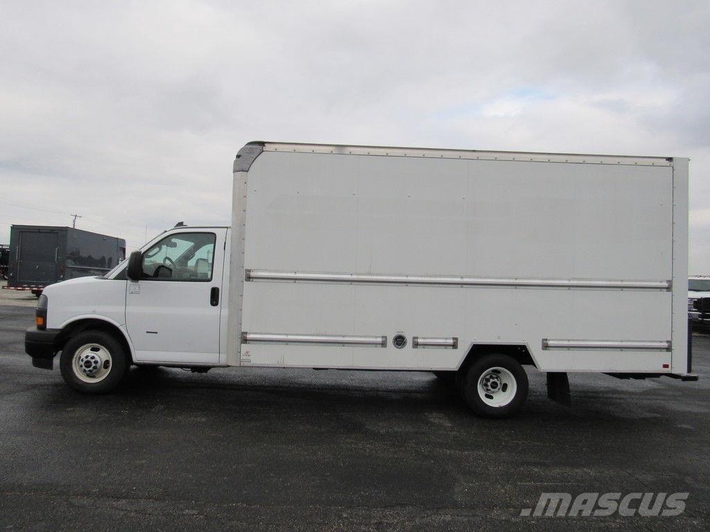 GMC Savana 3500 Box trucks