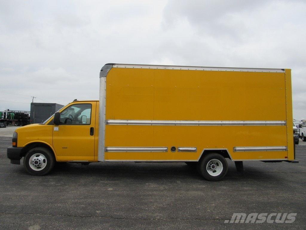 GMC Savana 3500 Box trucks