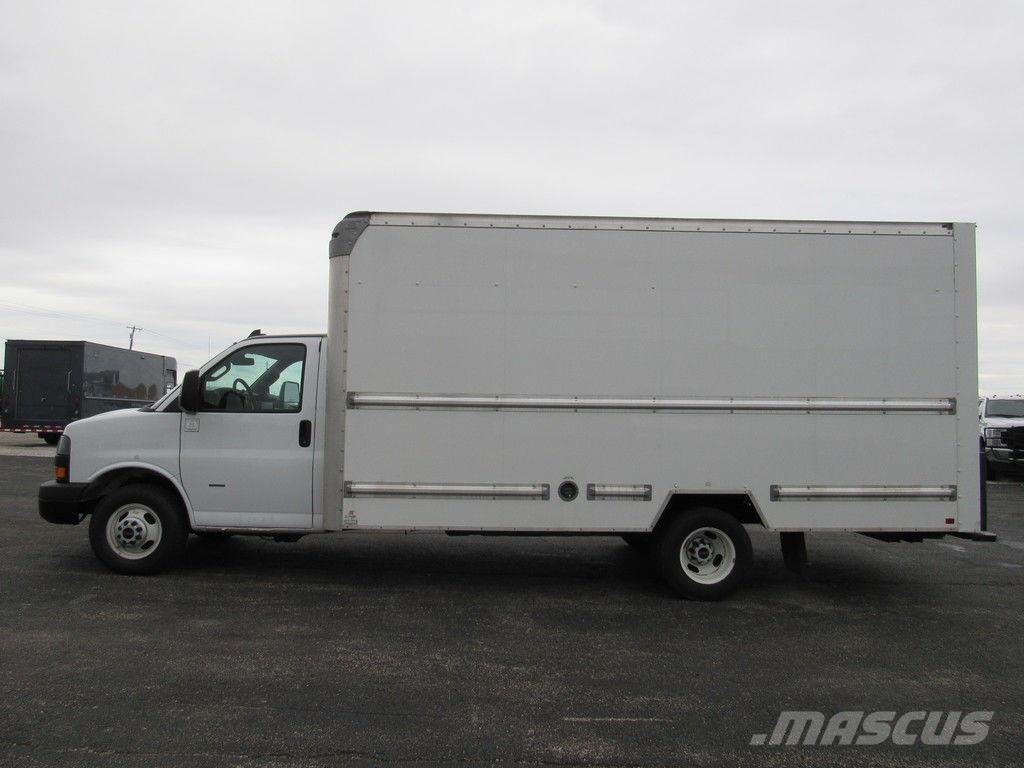GMC Savana 3500 Box trucks