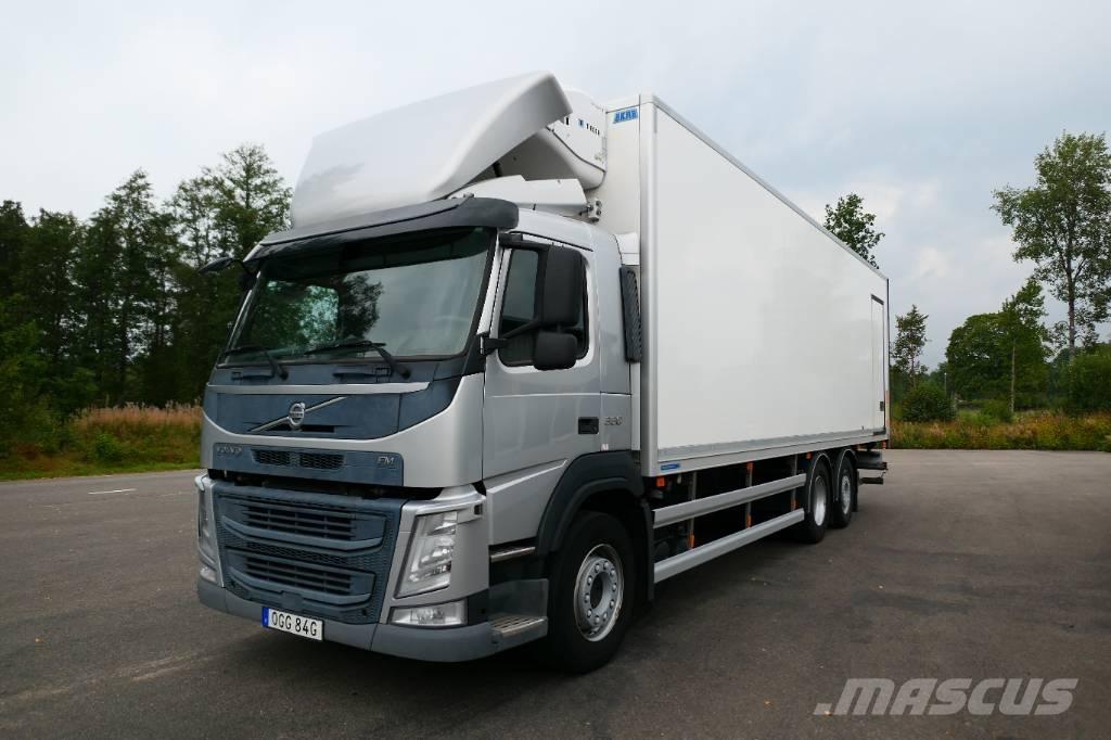 Volvo FM 330 6x2*4 Reefer Trucks