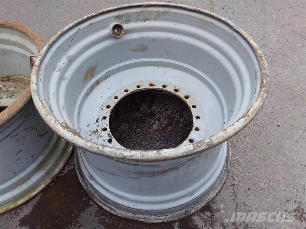 Komatsu 951 23x34 Tires, wheels and rims