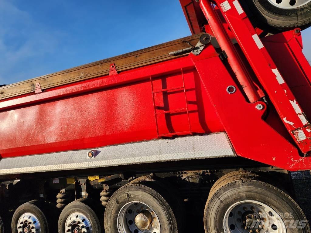 Freightliner 114SD Dump Trucks