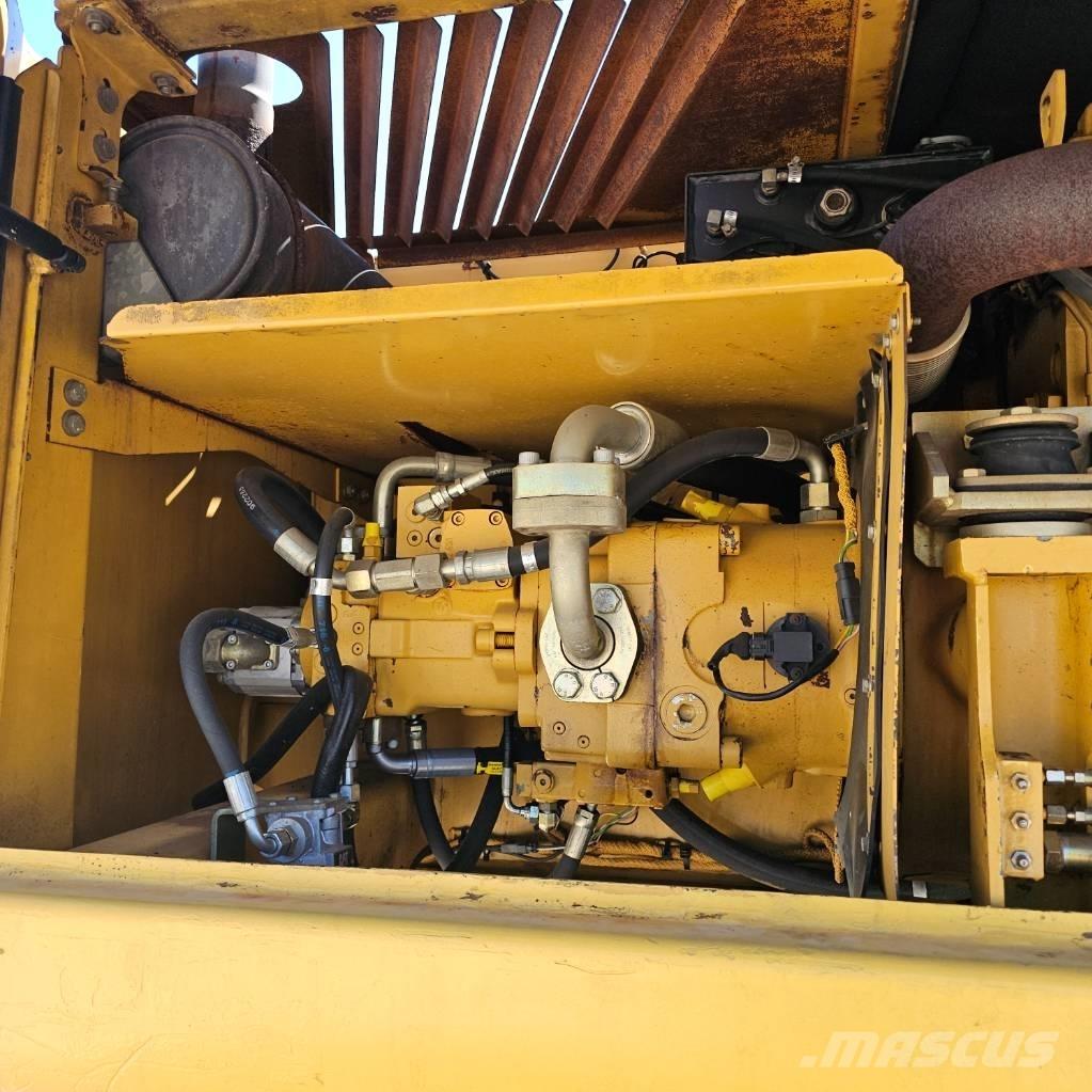 CAT 322 C Wheeled Excavators