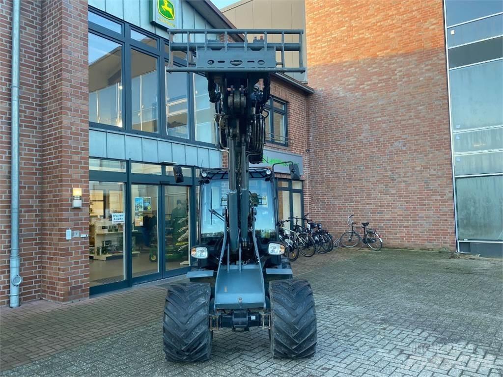 GiANT V5003 Telescopic Handlers