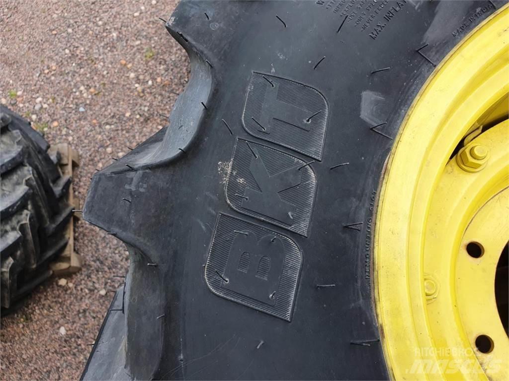 BKT 320/85R20 x2 Tires, wheels and rims