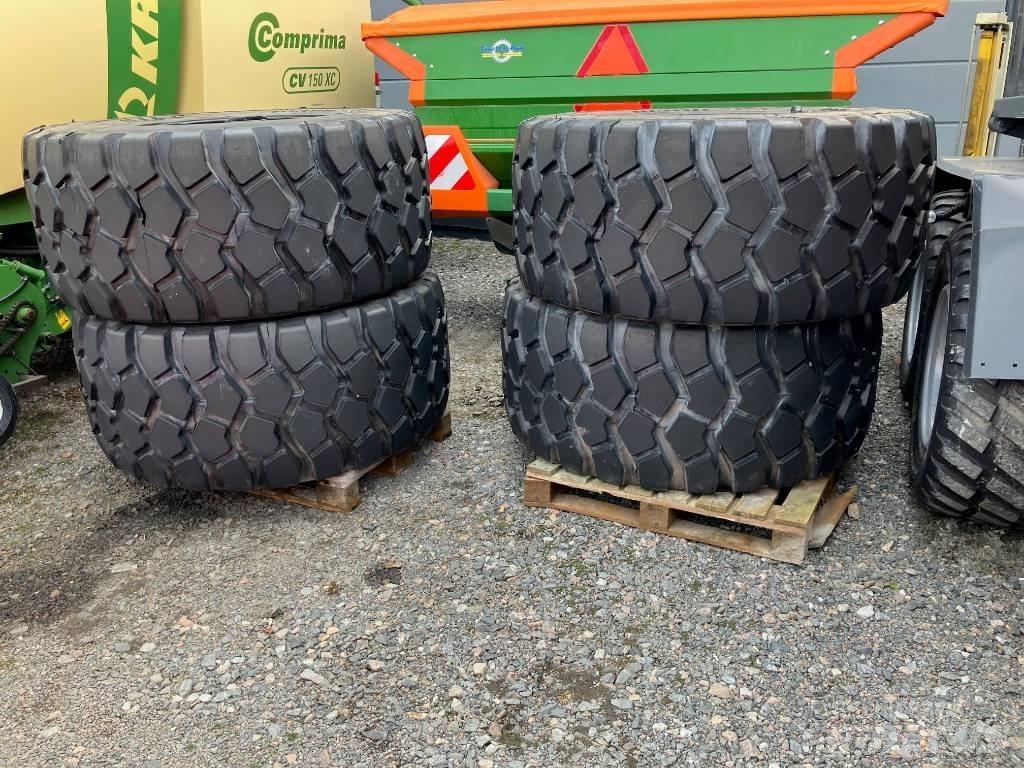 Hilo B02S Tires, wheels and rims