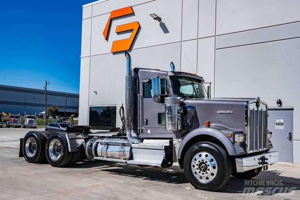 Kenworth W 900 Conventional Trucks / Tractor Trucks