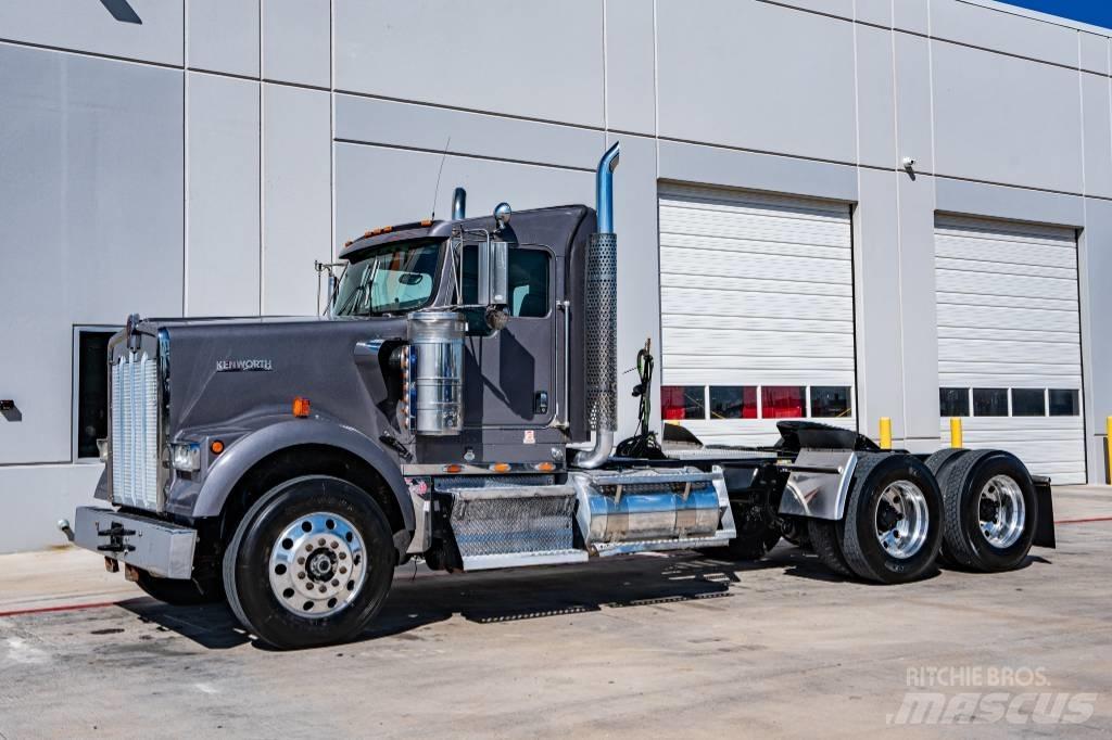 Kenworth W 900 Conventional Trucks / Tractor Trucks