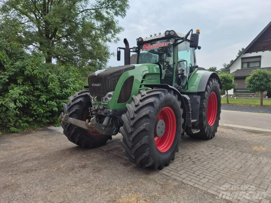 Fendt 927 Vario Tractors