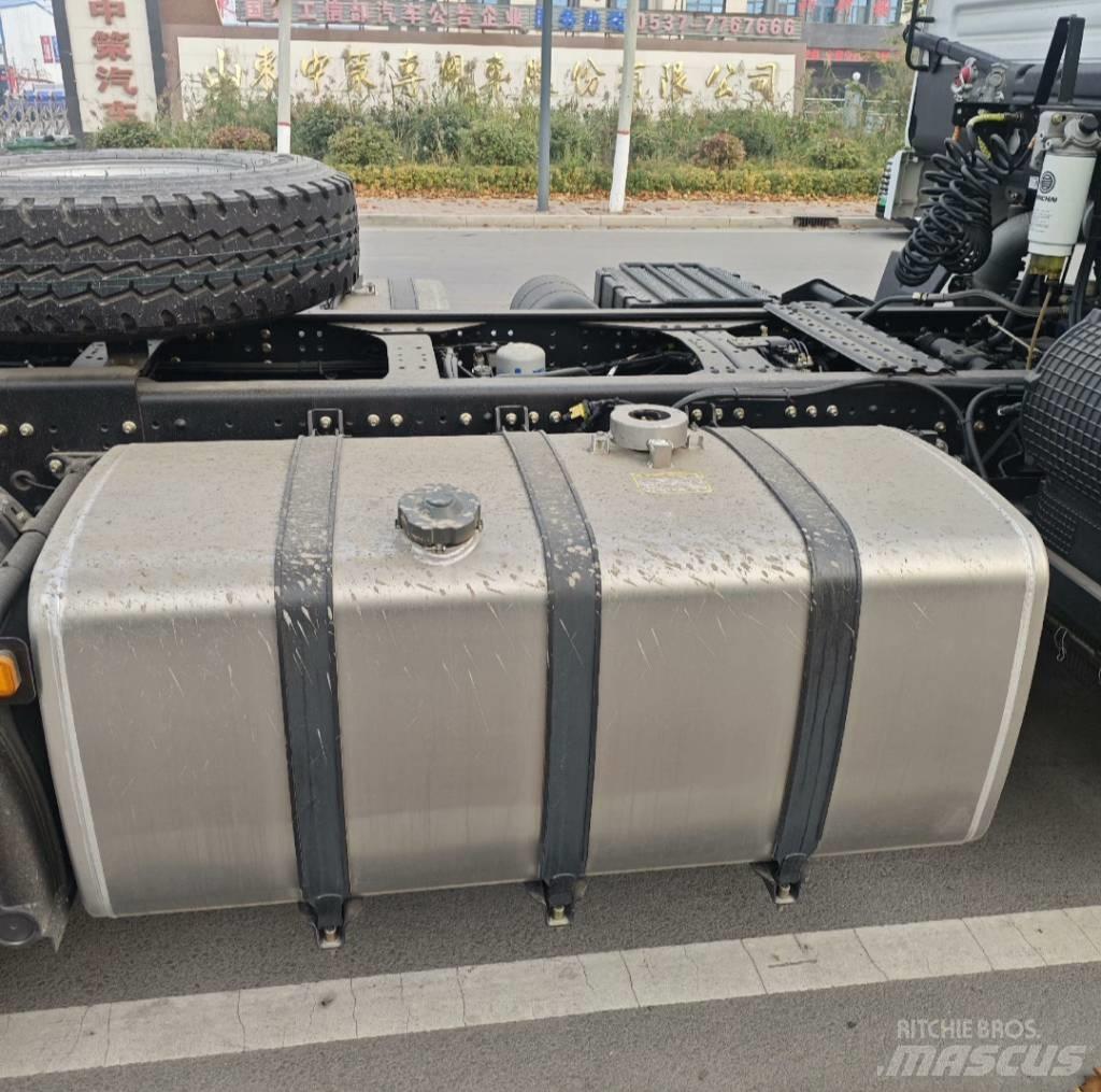 Shacman F 3000 Conventional Trucks / Tractor Trucks