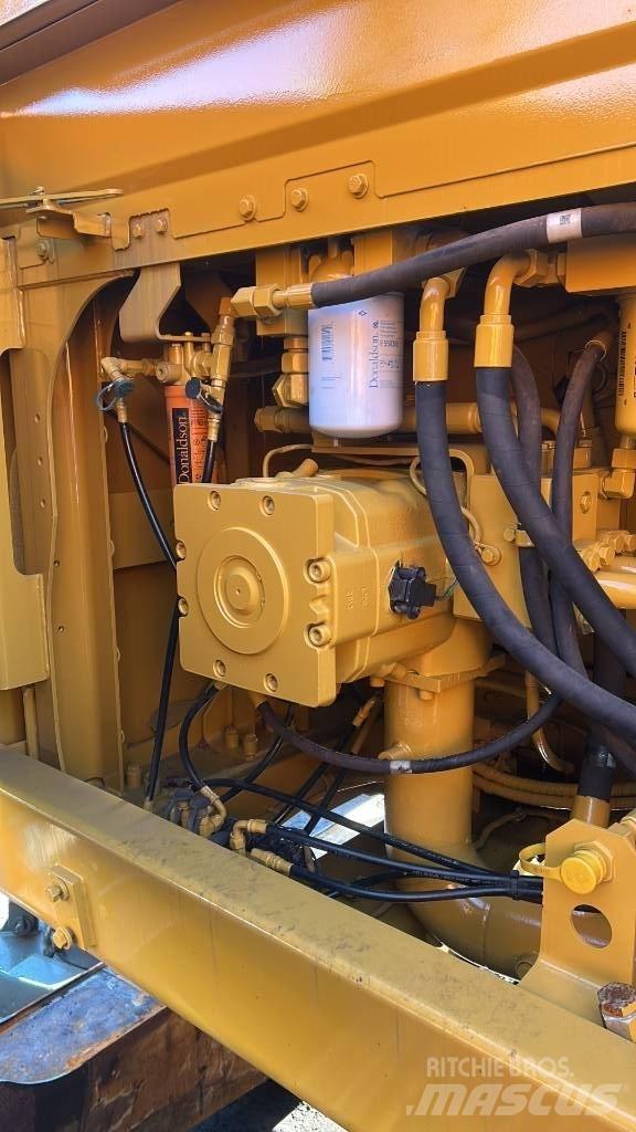 CAT 374 F Waste / Industry Handlers