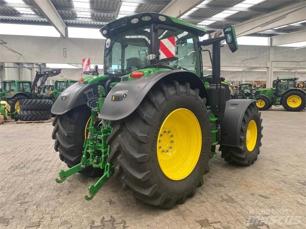 John Deere 6R 215 Tractors