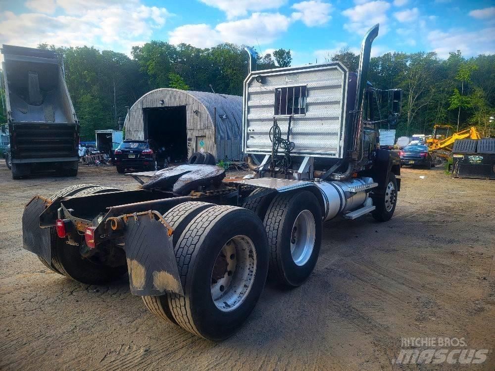 Mack CH 613 Conventional Trucks / Tractor Trucks
