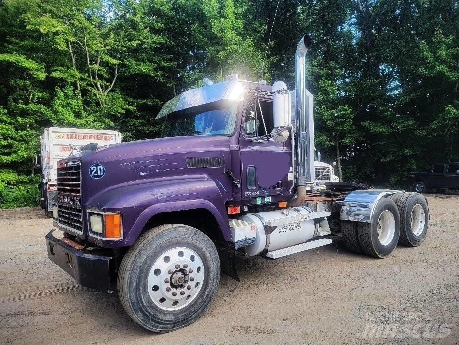 Mack CH 613 Conventional Trucks / Tractor Trucks
