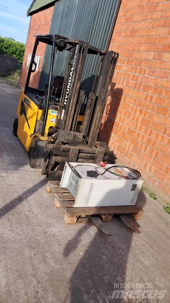 Hyundai 30 BH-9 Electric Forklifts