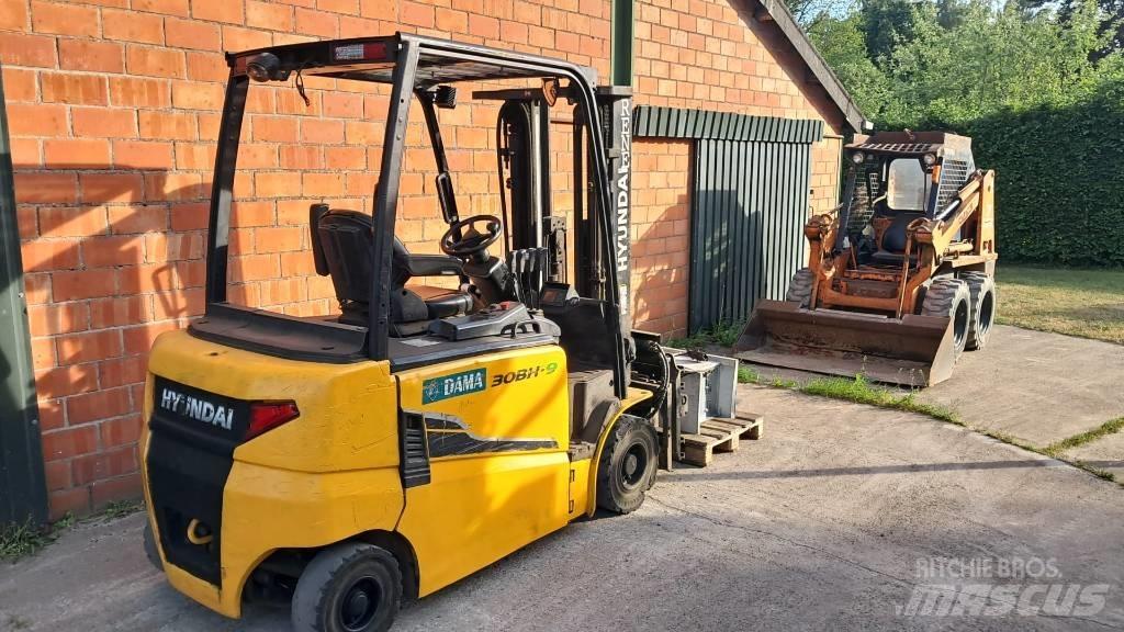 Hyundai 30 BH-9 Electric Forklifts