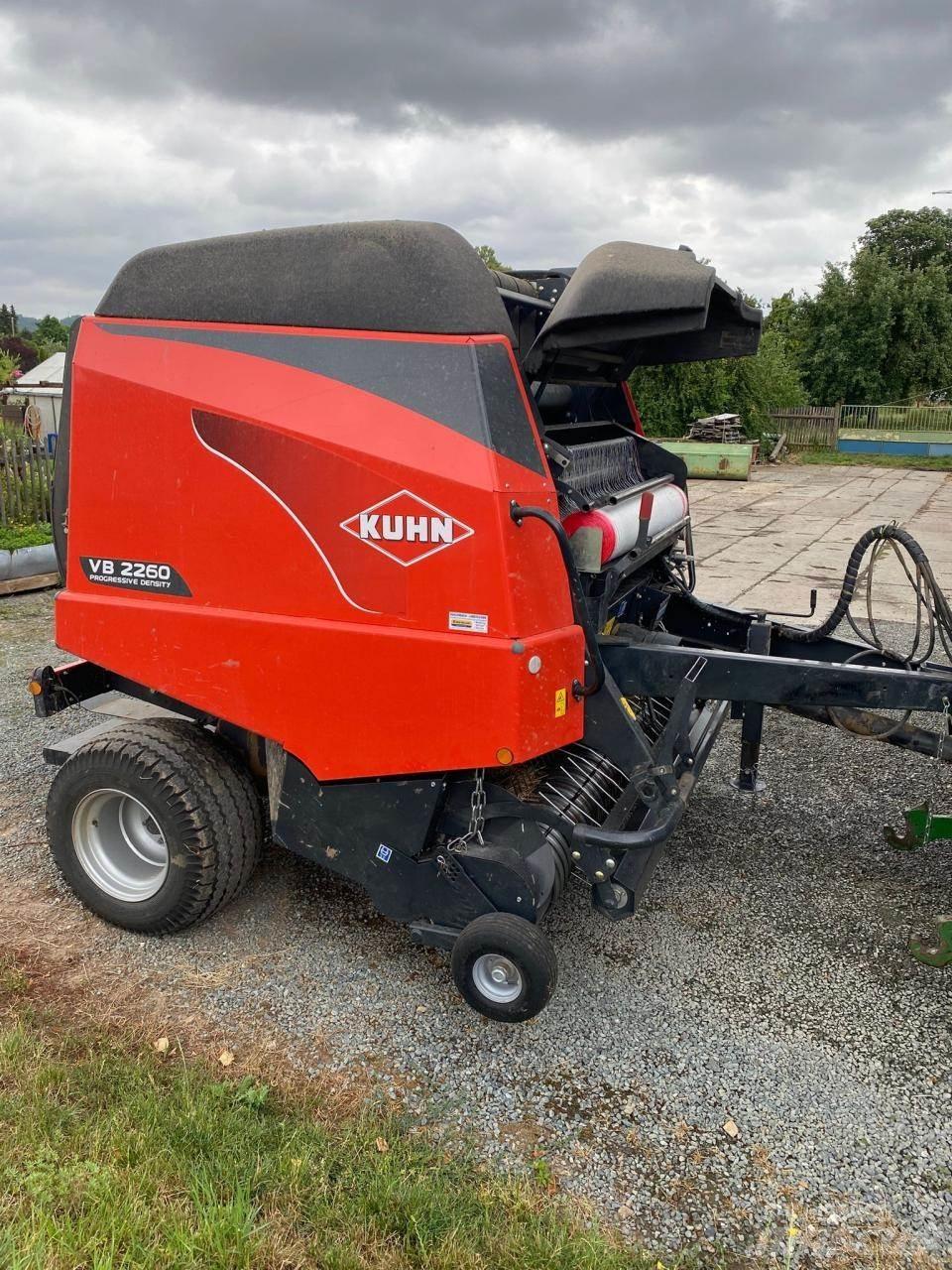 Kuhn VB 2260 Round Balers