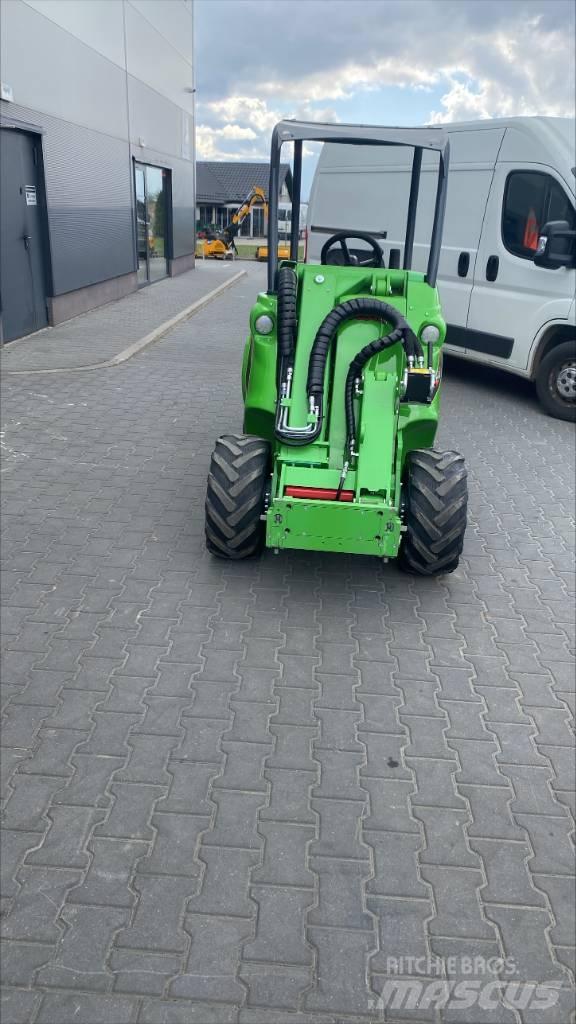 Avant E527 Mini Loader