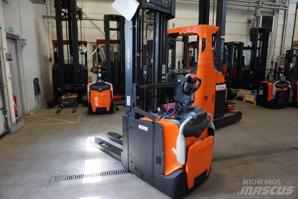 Toyota SPE140L Pedestrian stacker
