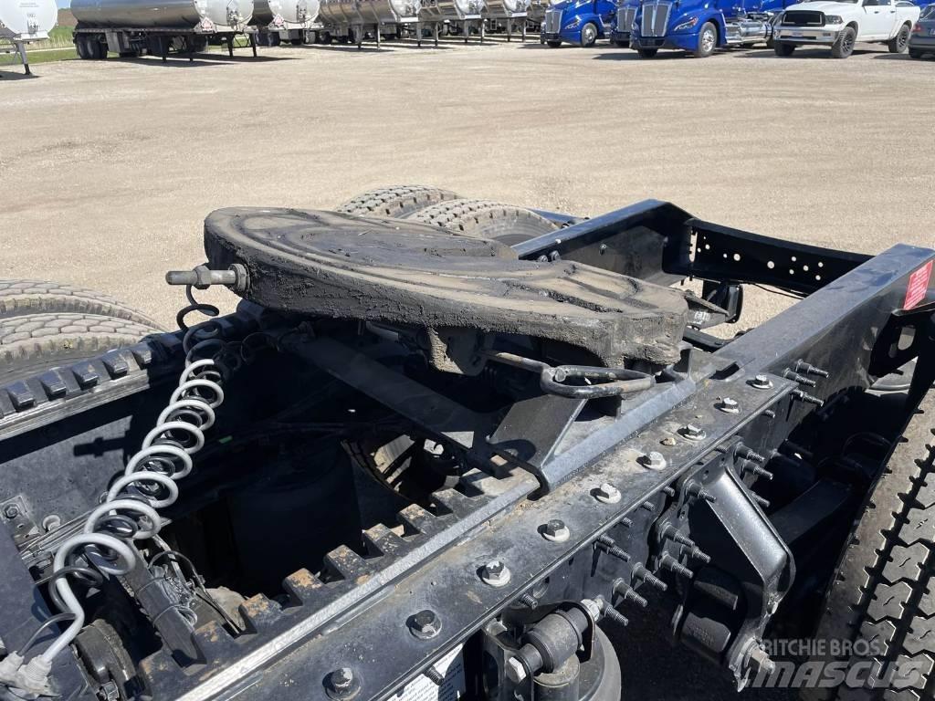 Volvo VNL 740 Conventional Trucks / Tractor Trucks