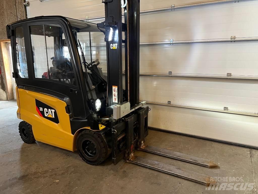 CAT EP30CN Electric Forklifts