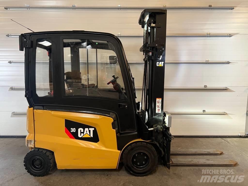 CAT EP30CN Electric Forklifts