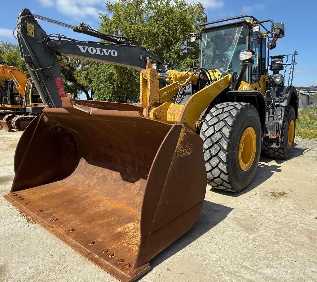Komatsu WA 380-8 Wheel Loaders
