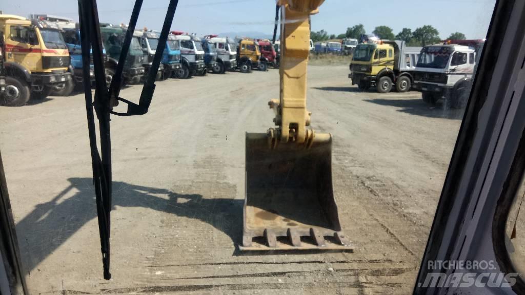 International 640 HD Crawler Excavators