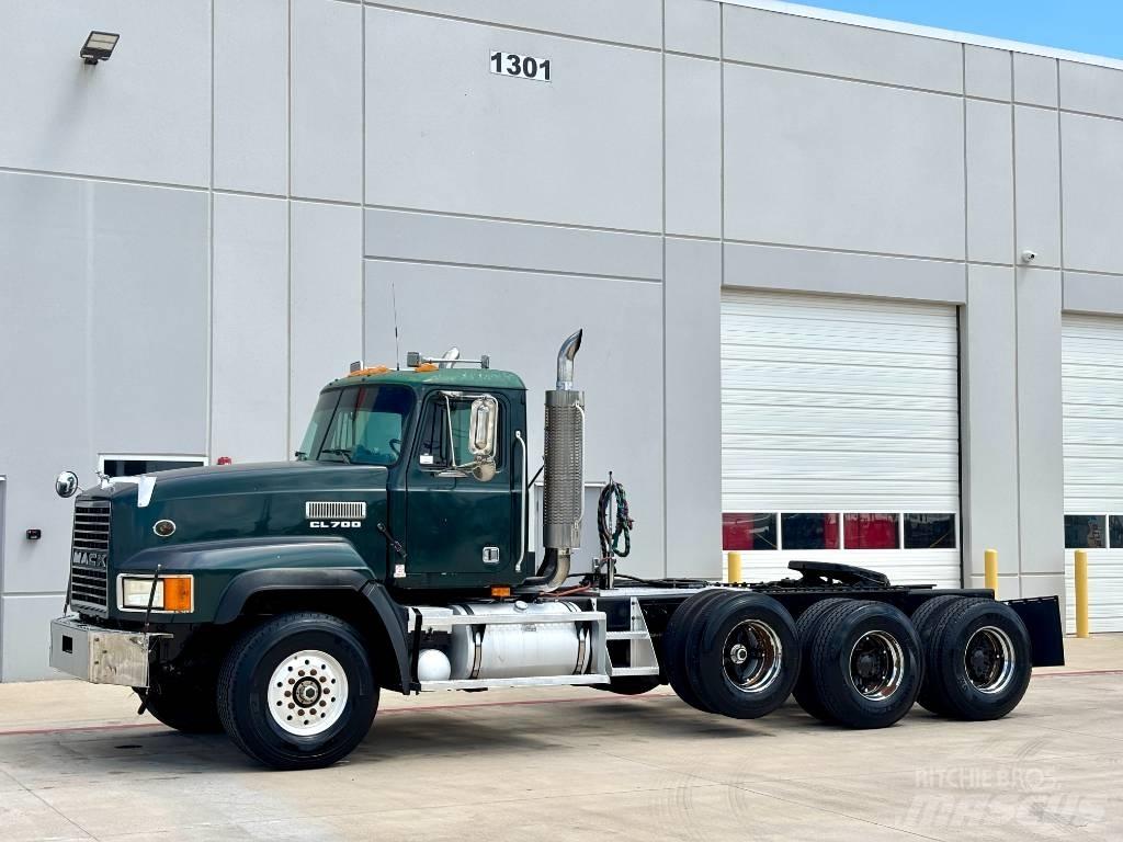 Mack CL 713 Conventional Trucks / Tractor Trucks