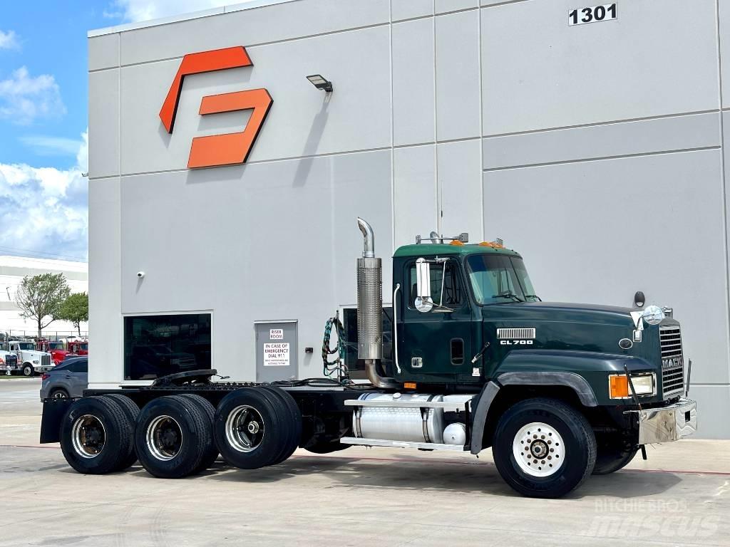 Mack CL 713 Conventional Trucks / Tractor Trucks