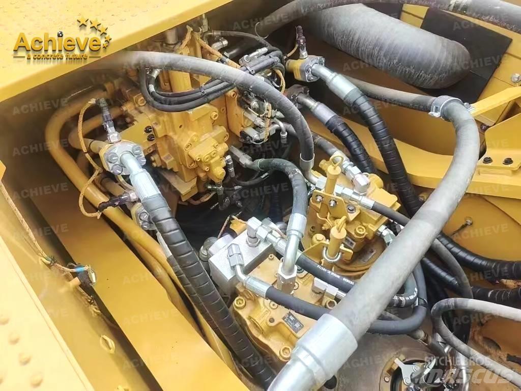 CAT 352 Crawler Excavators