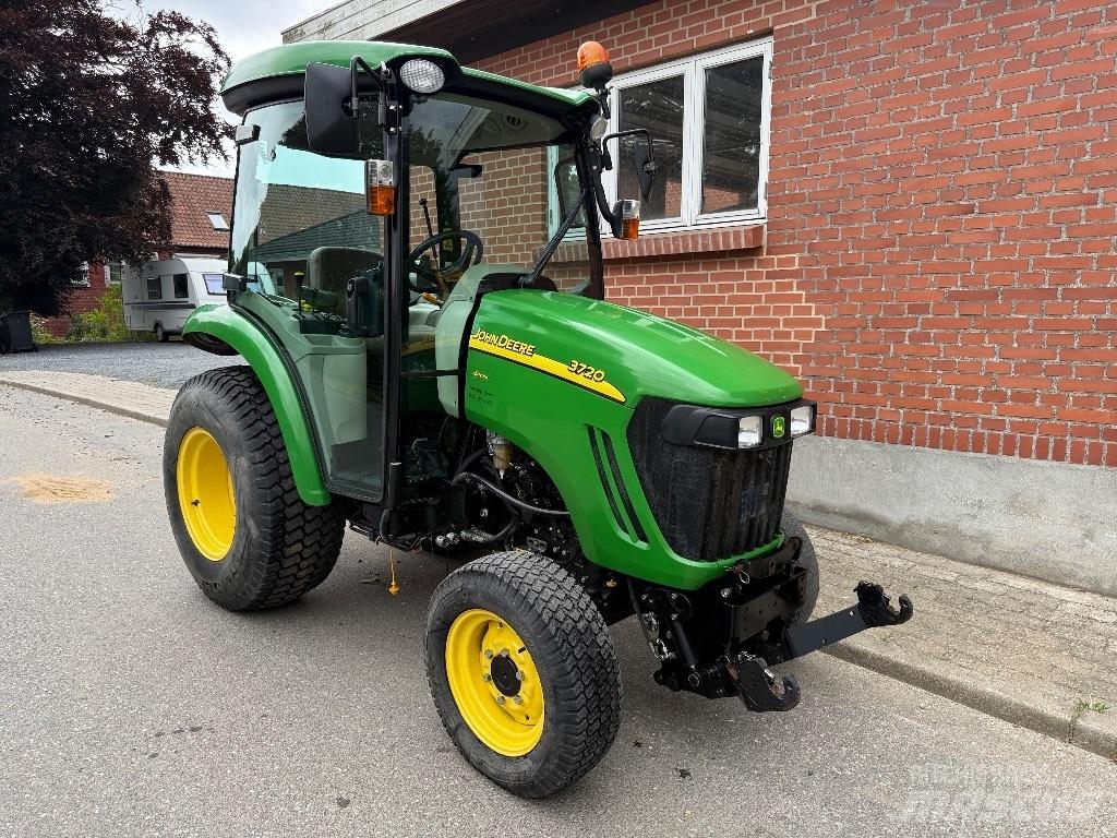 John Deere 3720 Compact tractors