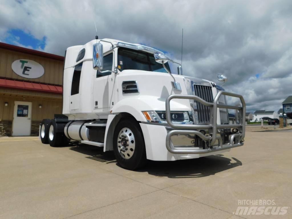 Western Star 5700 XE Conventional Trucks / Tractor Trucks