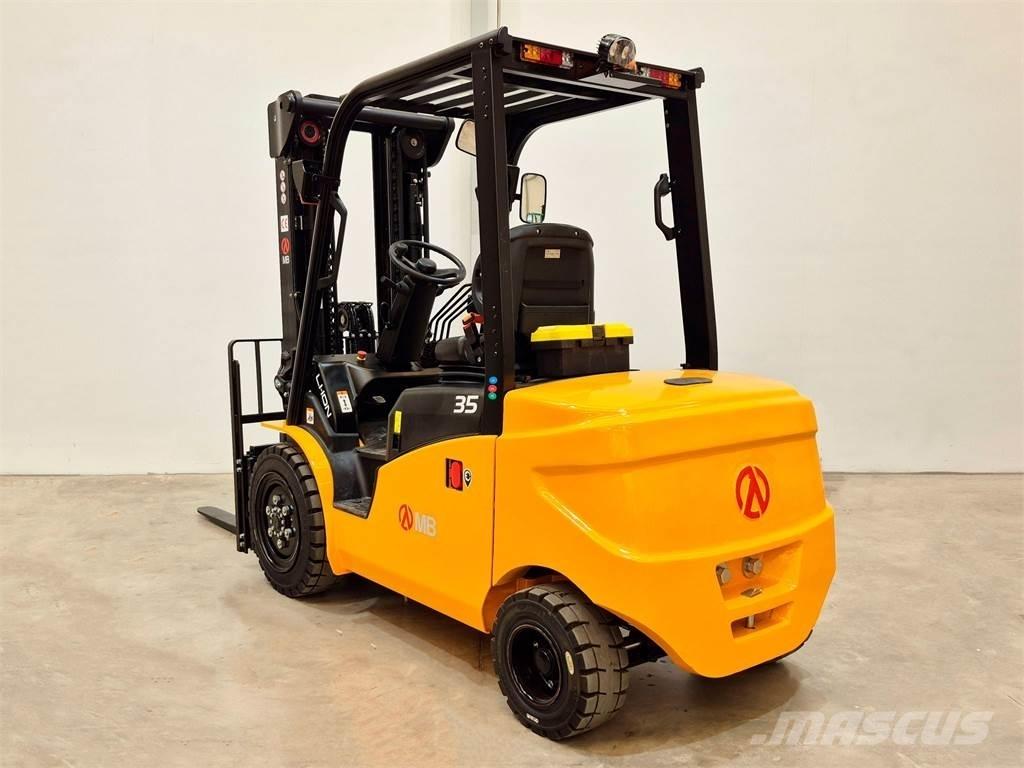  MB Forklift EFL353 Electric Forklifts