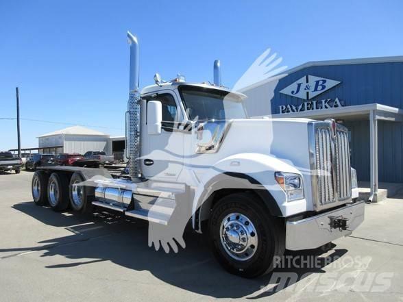 Kenworth W990 Conventional Trucks / Tractor Trucks